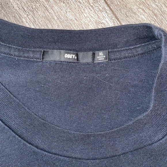 Obey T-shirt - Picture 2 of 6
